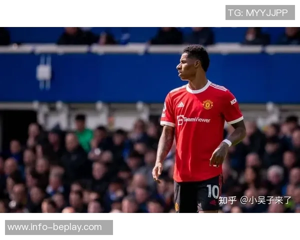 拉什福德积极备战国家德比训练照展现全力以赴的决心与信心 拉什福德积极备战国家德比训练照展现全力以赴的决心与信心