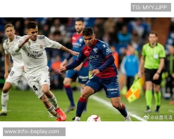 阿斯报称皇马巴萨争抢阿贾克斯19岁中场新星布尼达